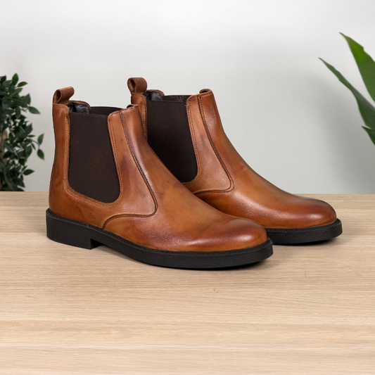 Bota Chelsea de piel de becerro lisa